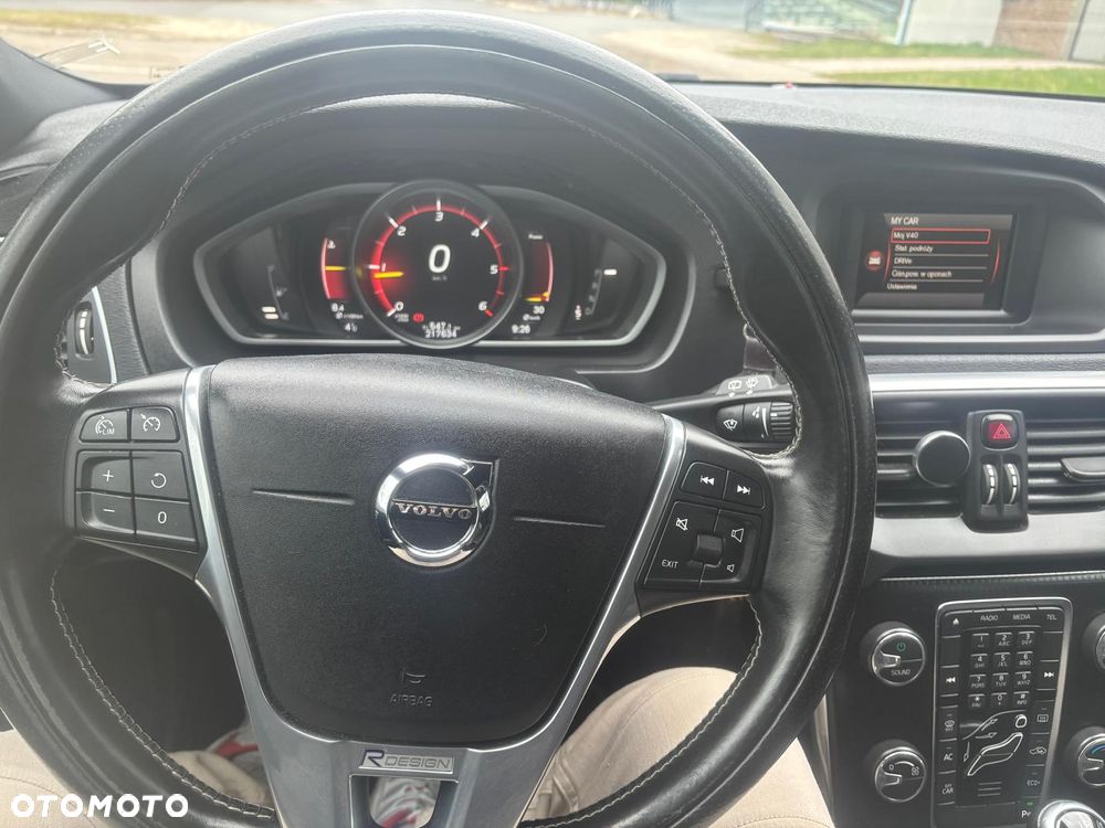 Volvo V40 D4 Drive-E R-Design Summum - 16