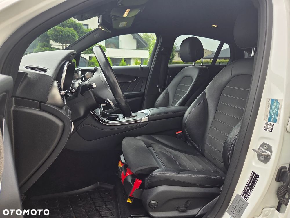 Mercedes-Benz GLC 200 4Matic 9G-TRONIC AMG Line Plus - 13