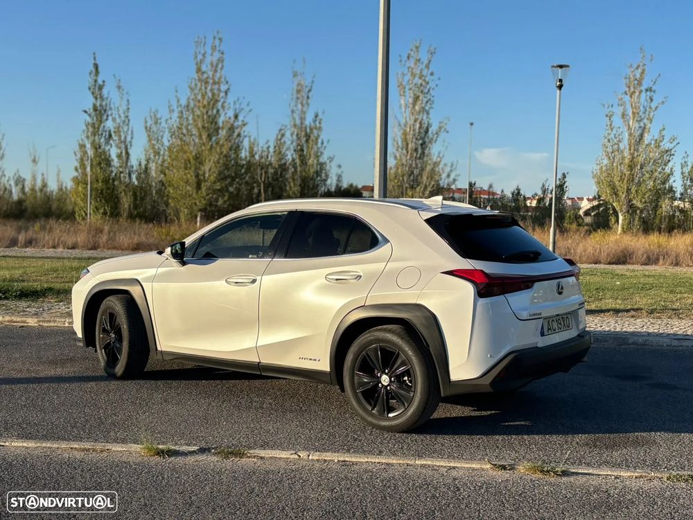 Lexus UX 250h Executive+ - 4
