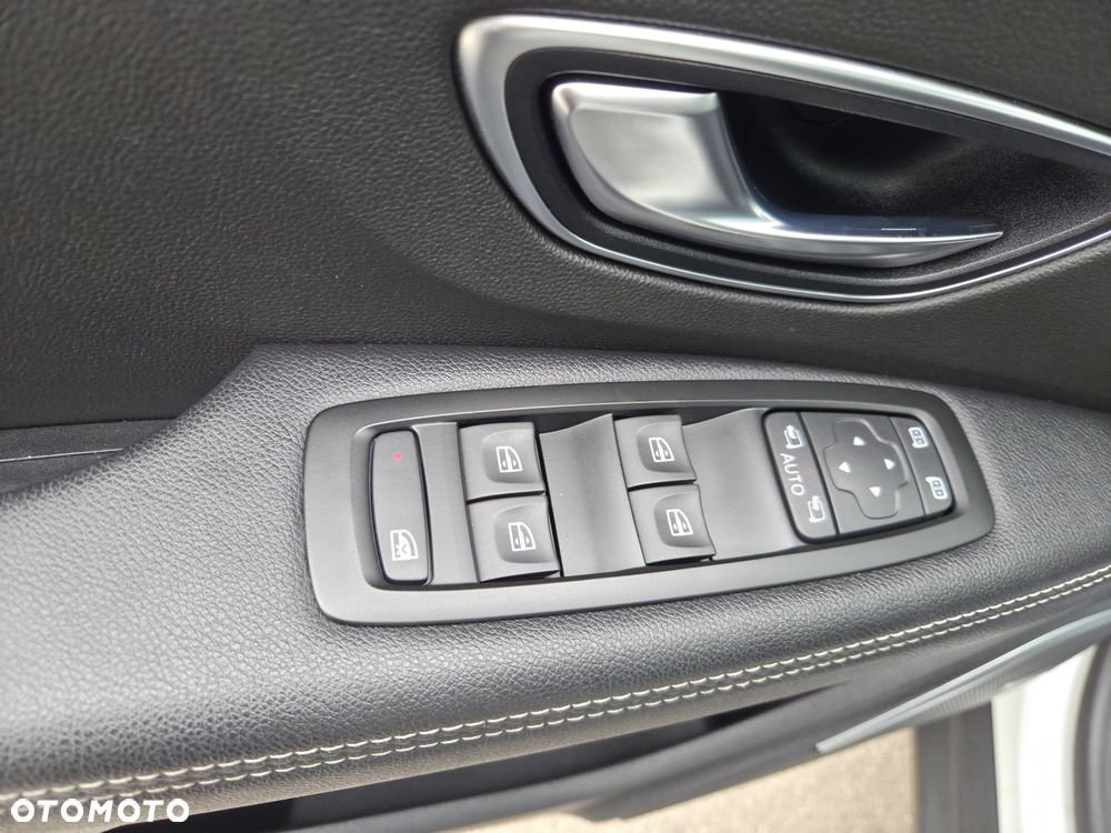 Renault Scenic BLUE dCi 120 EDC BUSINESS EDITION - 17