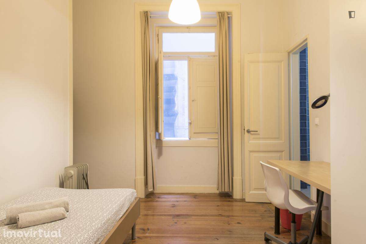 Quarto - localizado em Intendente Lisbon - Grande imagem: 5/17