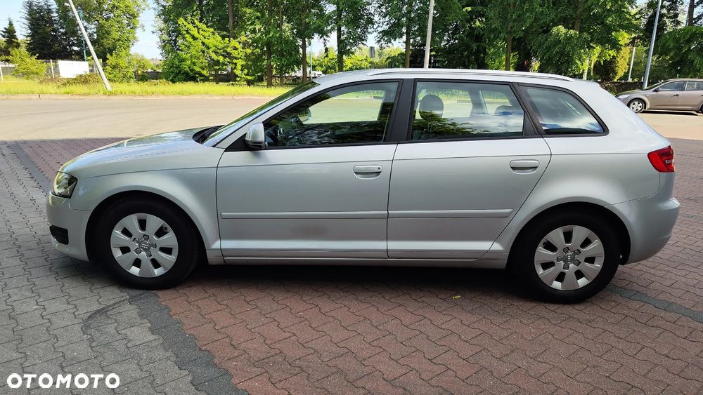 Audi A3 Sportback 1.6 TDI DPF Attraction - 4