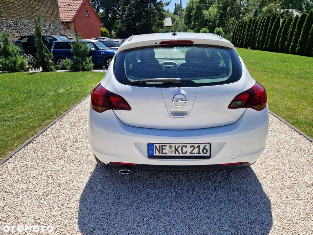 Opel Astra 1.6 Turbo - 23