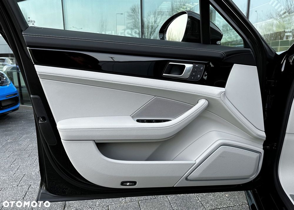 Porsche Panamera - 12