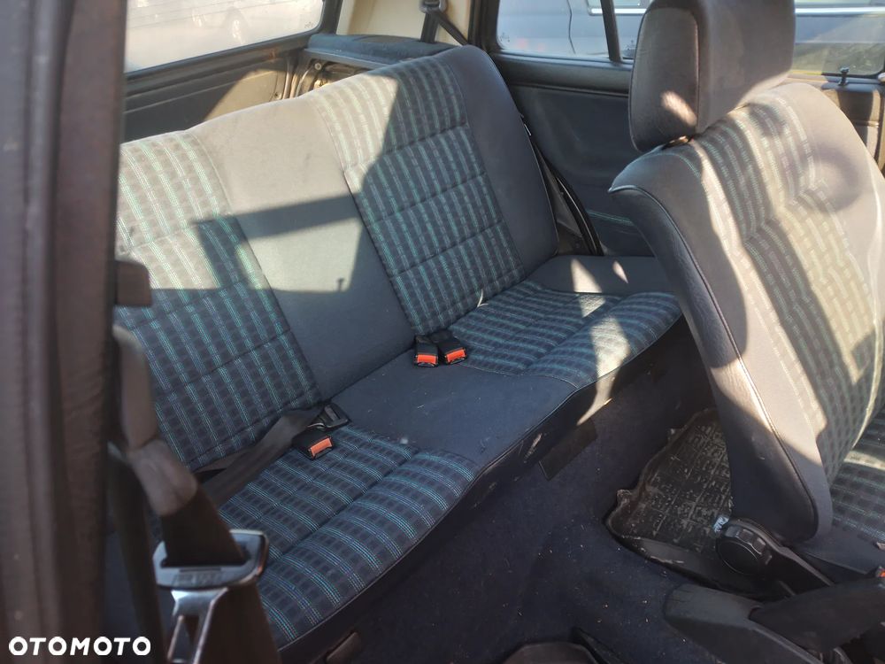 VW GOLF II  1.6 PN    ATRAPA GRILL   LA7U - 22