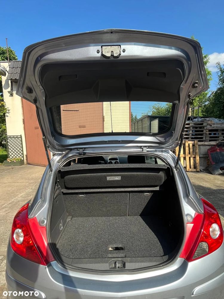 Opel Corsa 1.2 16V Cosmo - 9