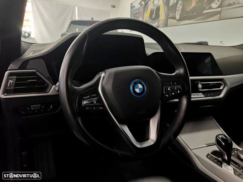 BMW 320 e Line Sport Auto — fotografia 32