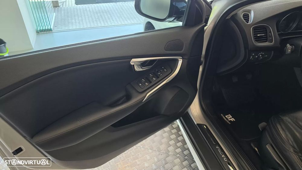 Volvo V40 Cross Country 1.6 D2 Summum - 36