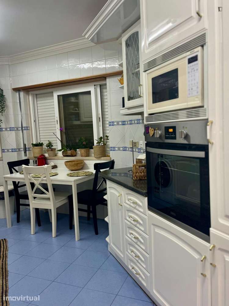 Quarto - localizado em Penha Lisbon - Grande imagem: 4/14