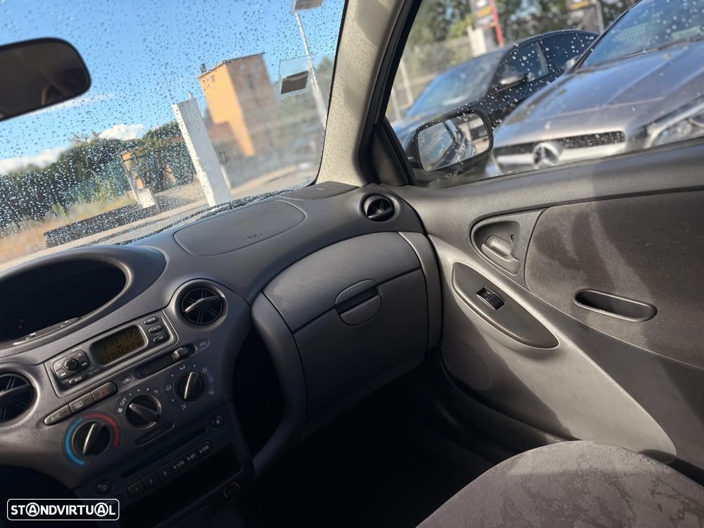 Toyota Yaris 1.4 D-4D Sol ABS - 12