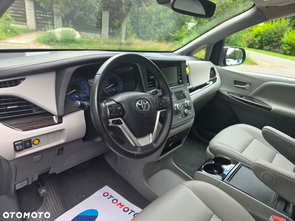 Toyota Sienna - 17