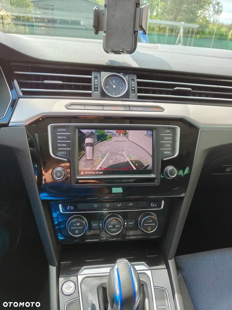 Volkswagen Passat - 22