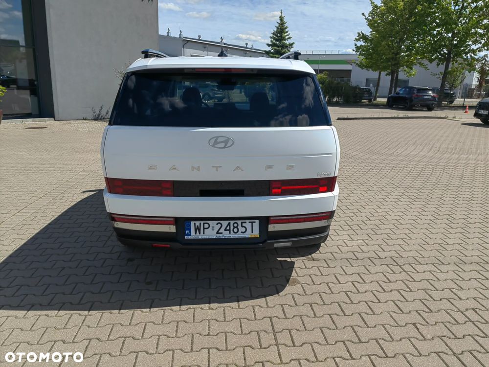 Hyundai Santa Fe ver-1-6-t--gdi-hev-platinum-4wd-7os - 4