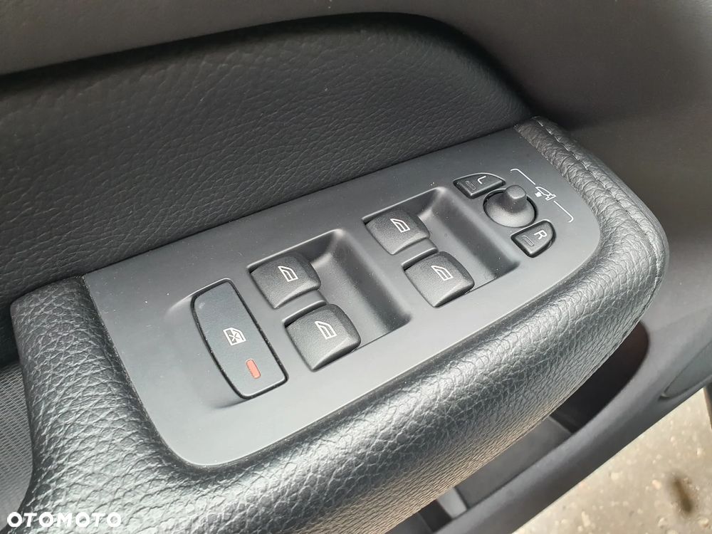 Volvo XC 60 B4 B Geartronic Momentum Pro - 26