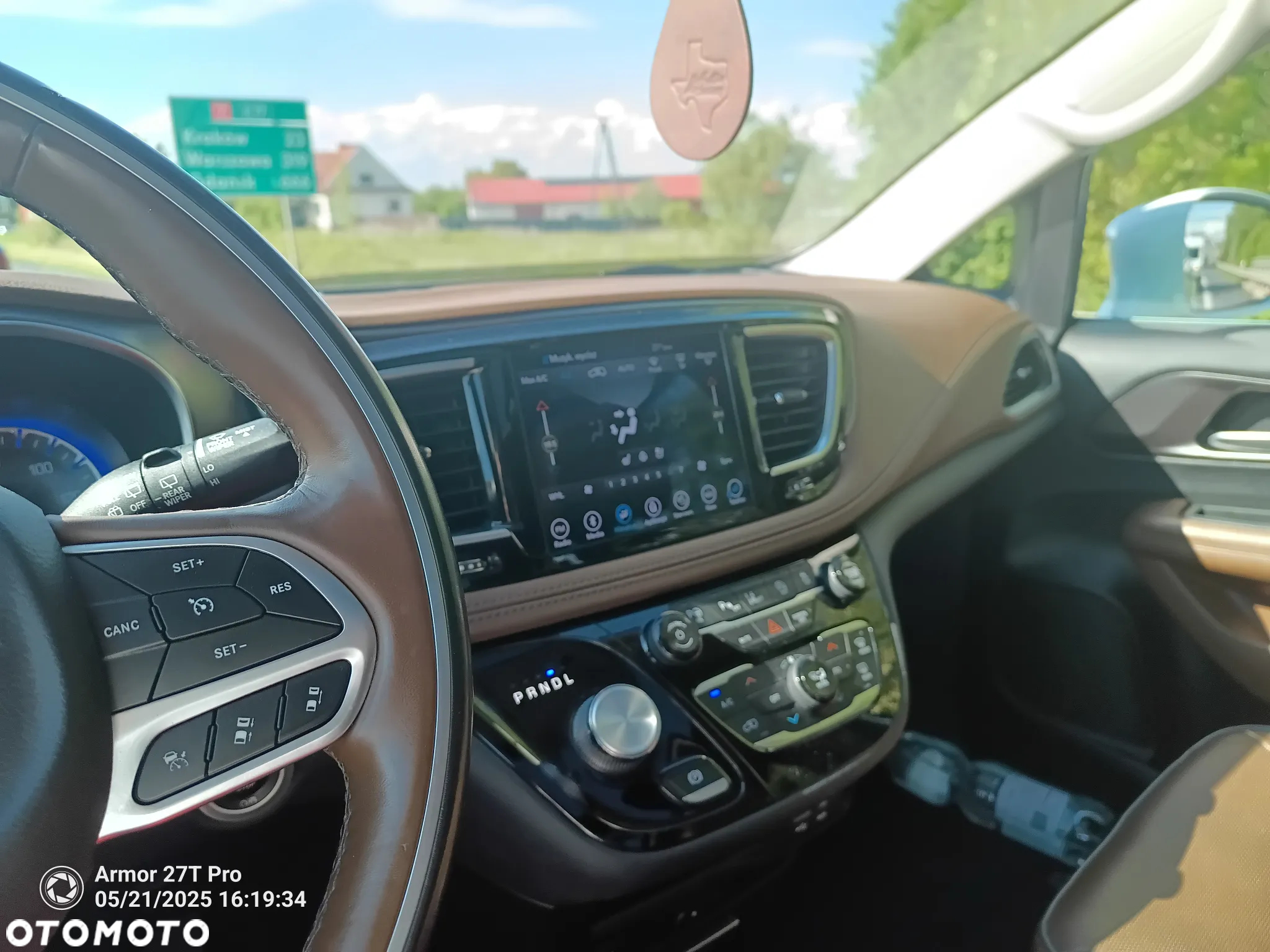 Chrysler Pacifica - 11