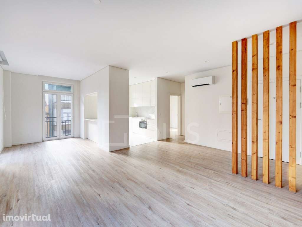 Apartamento T2 com varanda e estacionamento, nas Amoreiras - Grande imagem: 2/35