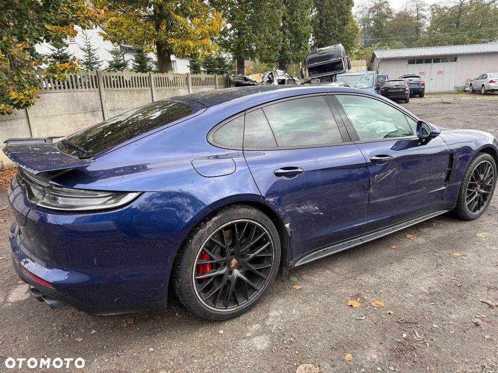 Porsche Panamera GTS - 12