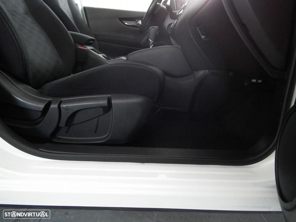 Nissan Qashqai 1.6 dCi N-Connecta 18 Xtronic - 19