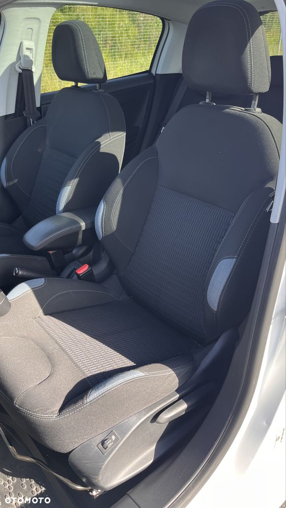 Peugeot 208 - 6