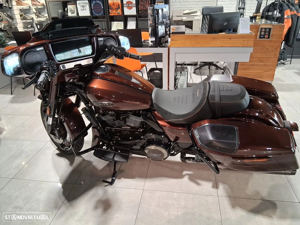 Harley-Davidson Street Street Glide CVO - 4