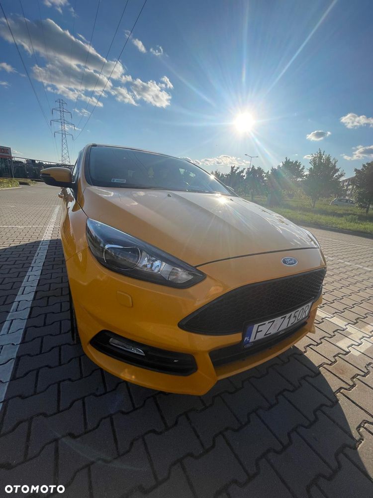Ford Focus 2.0 EcoBoost ST - 15