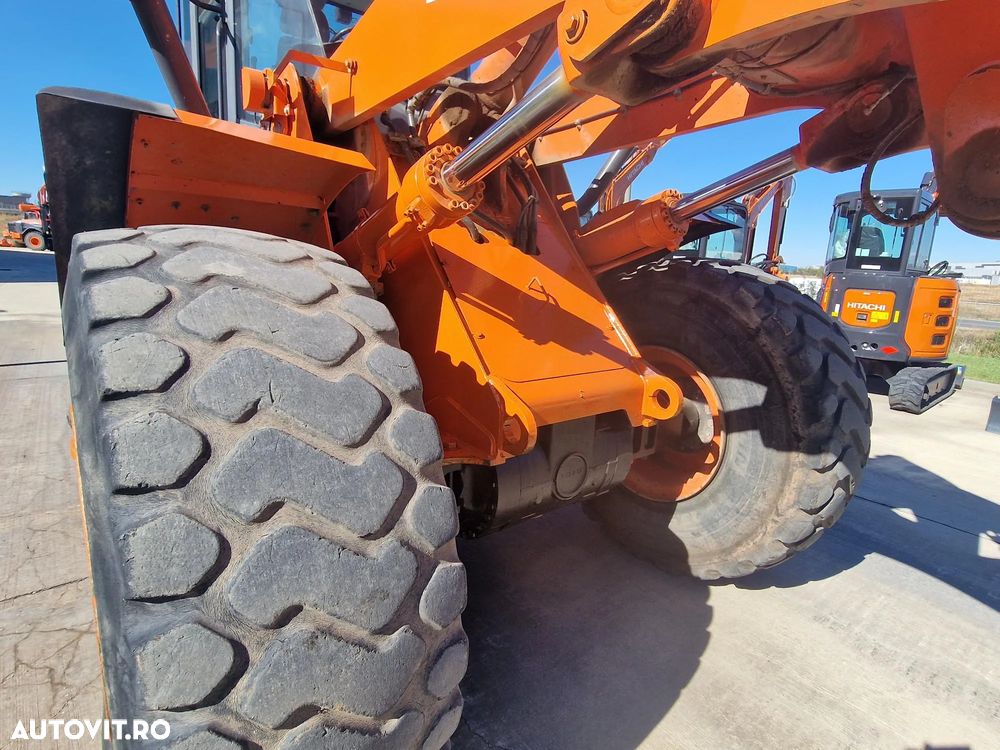 Hitachi ZW220, CUPA 3,5mc, 2018, 24.,392km, 5.880h, consum mediu 8l/h, Gresare automata, Anv MICHELIN 60% OK, ridica 15t, motor 201CP stage IV, basculare cupa la 4,2m, CUPLA RAPIDA, Posibilitate leasing 3 ani, PROMOTIE 86900 EUR+Tva - 28