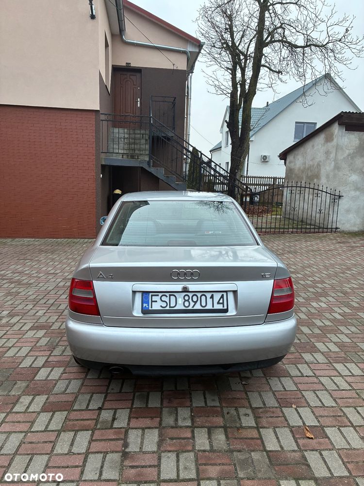 Audi A4 Limousine 1.6 - 5