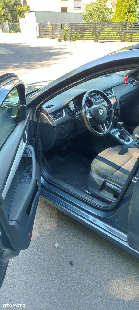 Skoda Octavia 1.6 TDI Ambition DSG - 5
