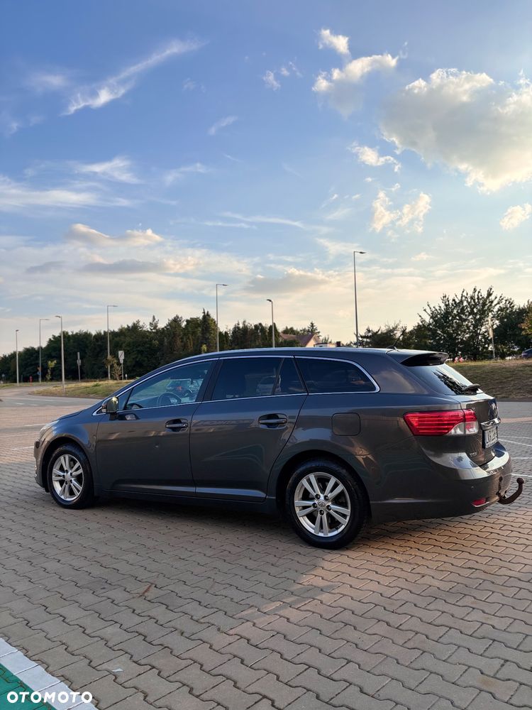 Toyota Avensis 2.0 D-4D Sol - 4