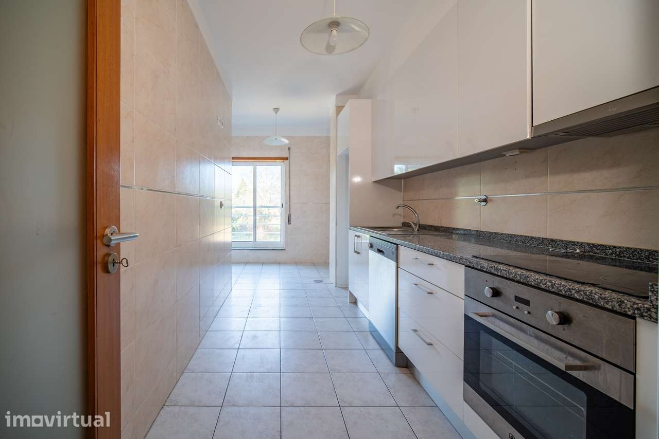 Apartamento T3 c/ garagem, inserido em condomínio c/ piscina - Grande imagem: 5/33
