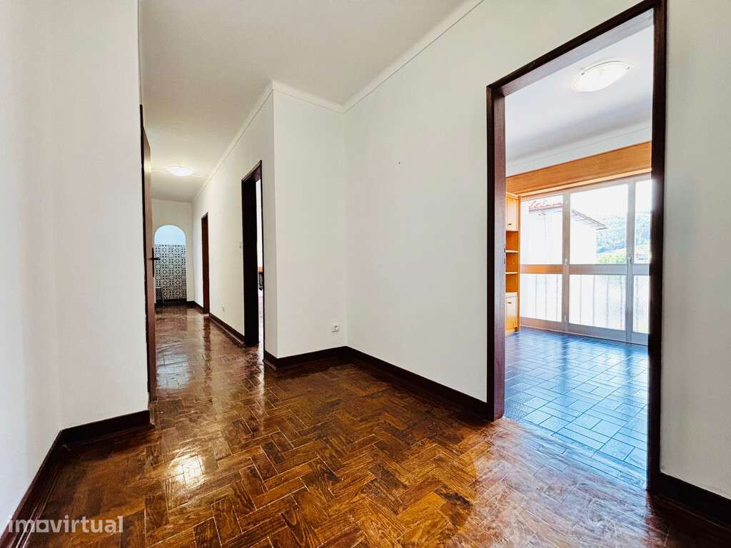 Apartamento T3 com garagem em zona de Oliveira do Hospital - Grande imagem: 4/15