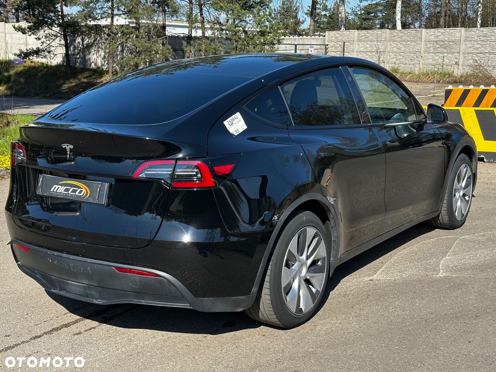 Tesla Model Y - 6
