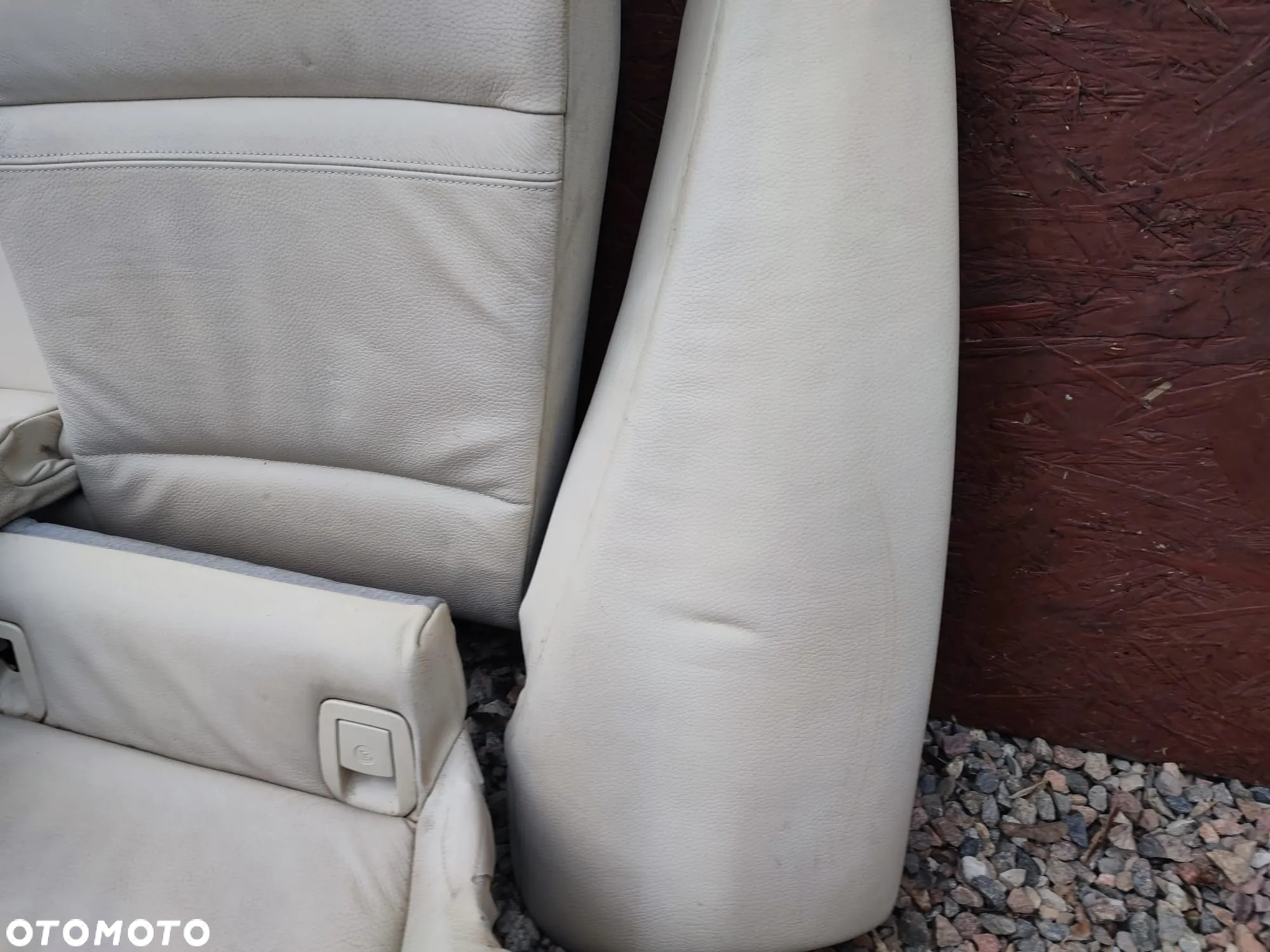 BMW E92 / E92 LCI. ORYGINALNY KOMPLET KANAPA TYŁ SKÓRA ( KOL. DAKOTA CREAMBEIGE ) + PODŁOKIETNIK Z CUP HOLDEREM. O NR: 6 972 943 / 6 972 940 / 6 972 935 OEM. W BARDZO DOBRYM STANIE TECHNICZNYM. - 11
