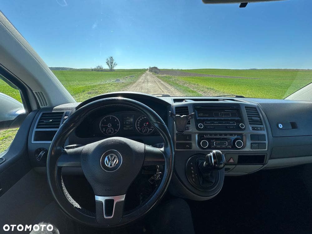 Volkswagen Caravelle - 15