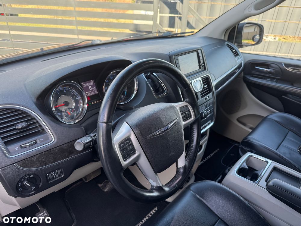 Chrysler Town & Country 3.6 Touring - 8