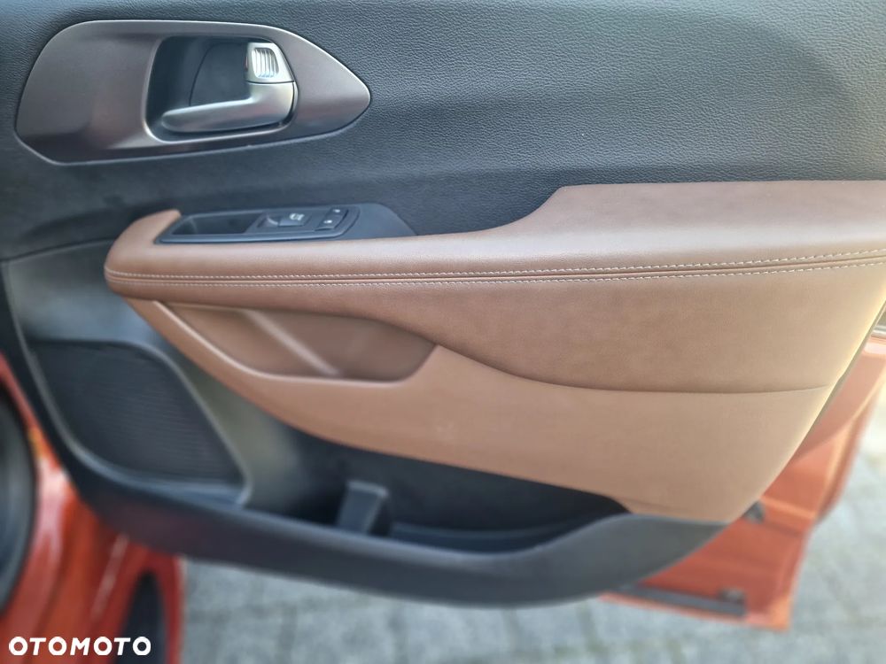Chrysler Pacifica - 14
