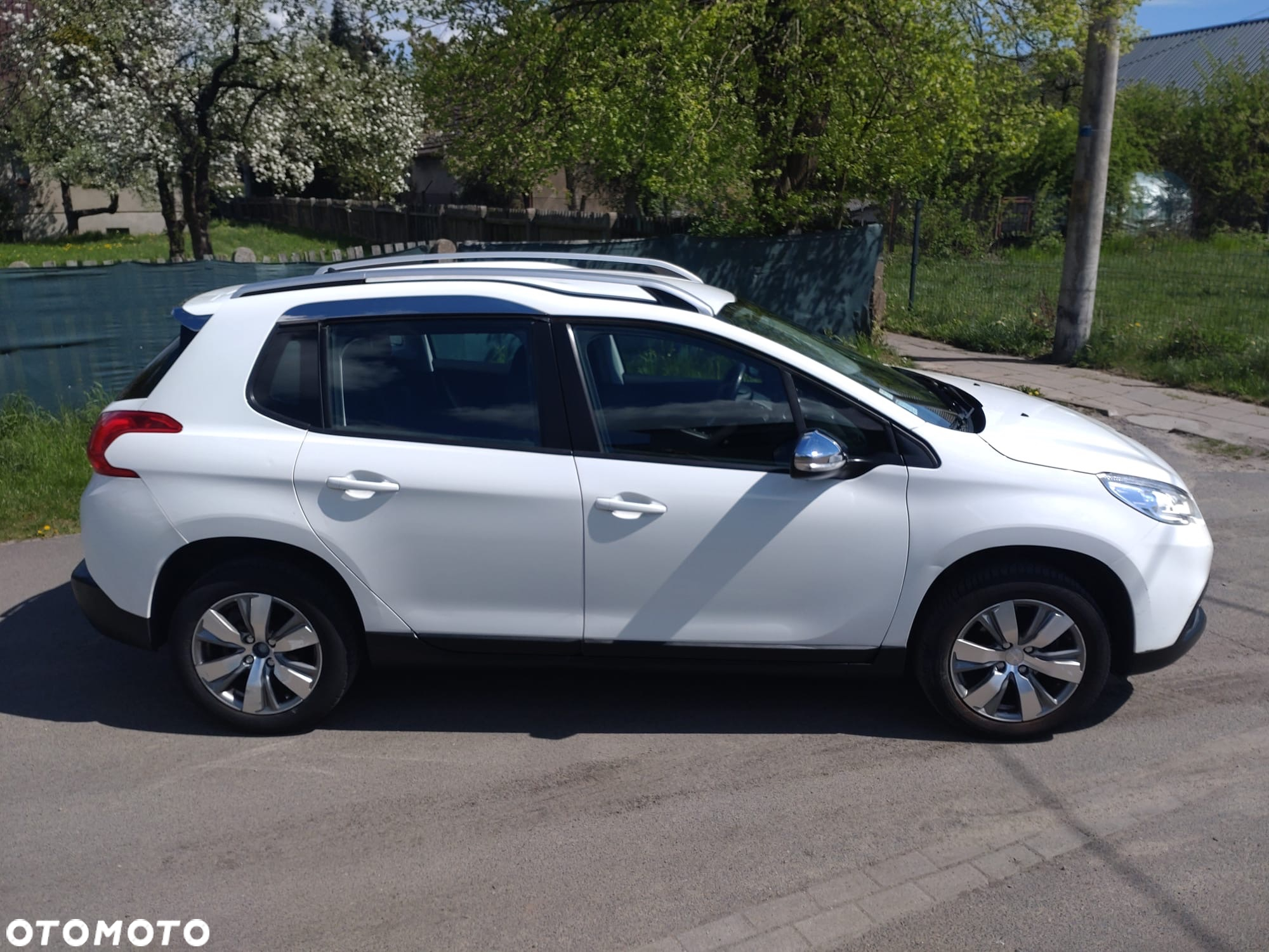 Peugeot 2008 1.2 Pure Tech Allure S&S - 15