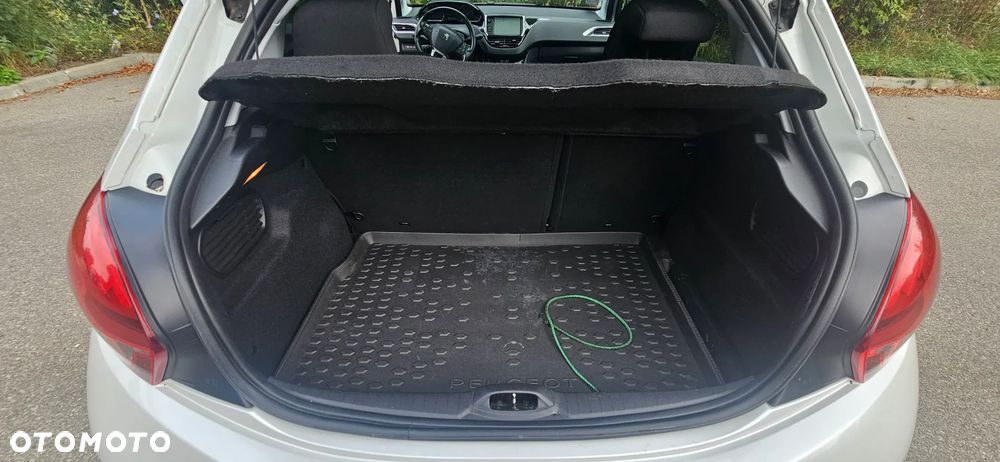 Peugeot 208 1.2 PureTech Allure S&S EAT6 - 9