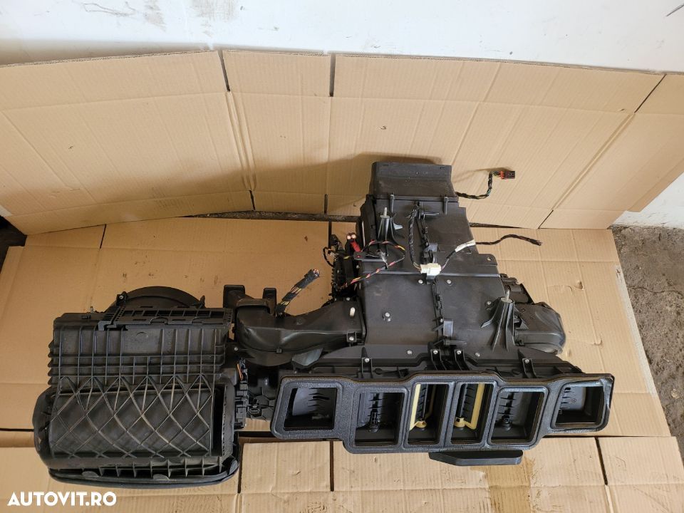 Carcasa Aeroterma Bord Ventilator Habitaclu Mercedes ML GLE W166 X166 An 2011-2018 Volan Stanga - 2