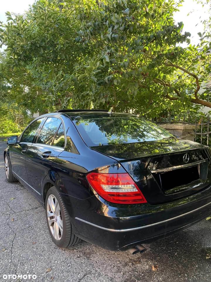 Mercedes-Benz Klasa C 180 CGI BlueEff Avantgarde - 13