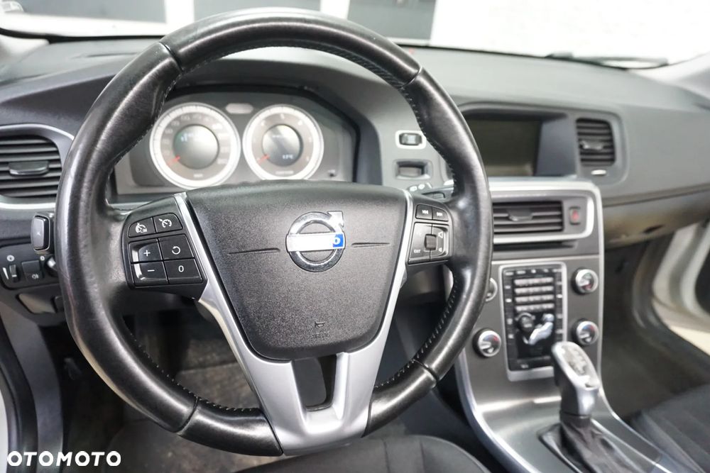 Volvo V60 D4 Geartronic Momentum - 26