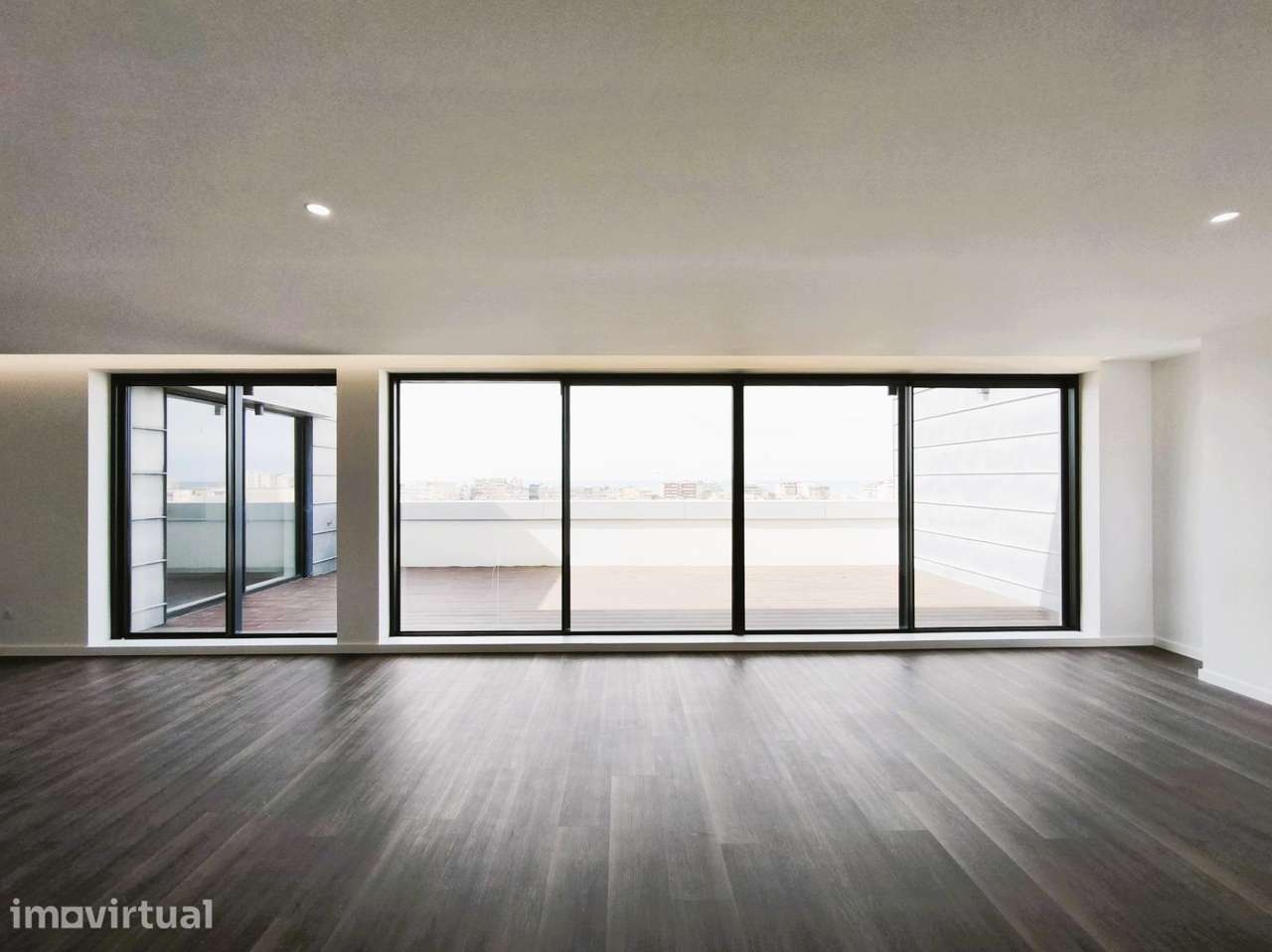 Apartamento T4 Novo (com Terraço e Centro Cidade) - Grande imagem: 2/48