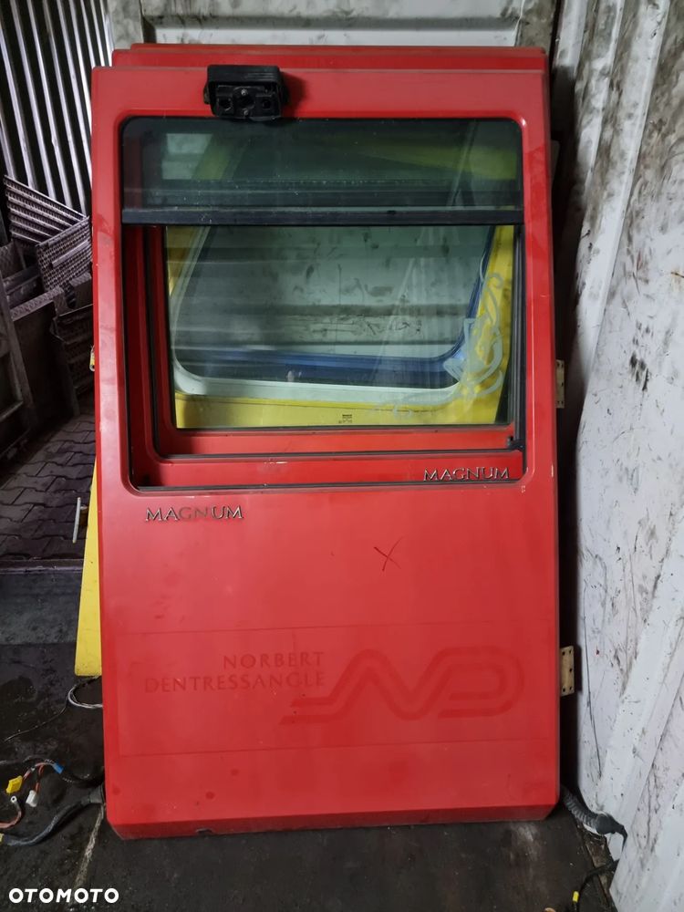DRZWI PRAWE RENAULT MAGNUM DXI - 1