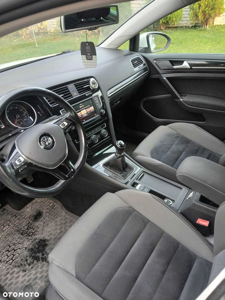 Volkswagen Golf - 6
