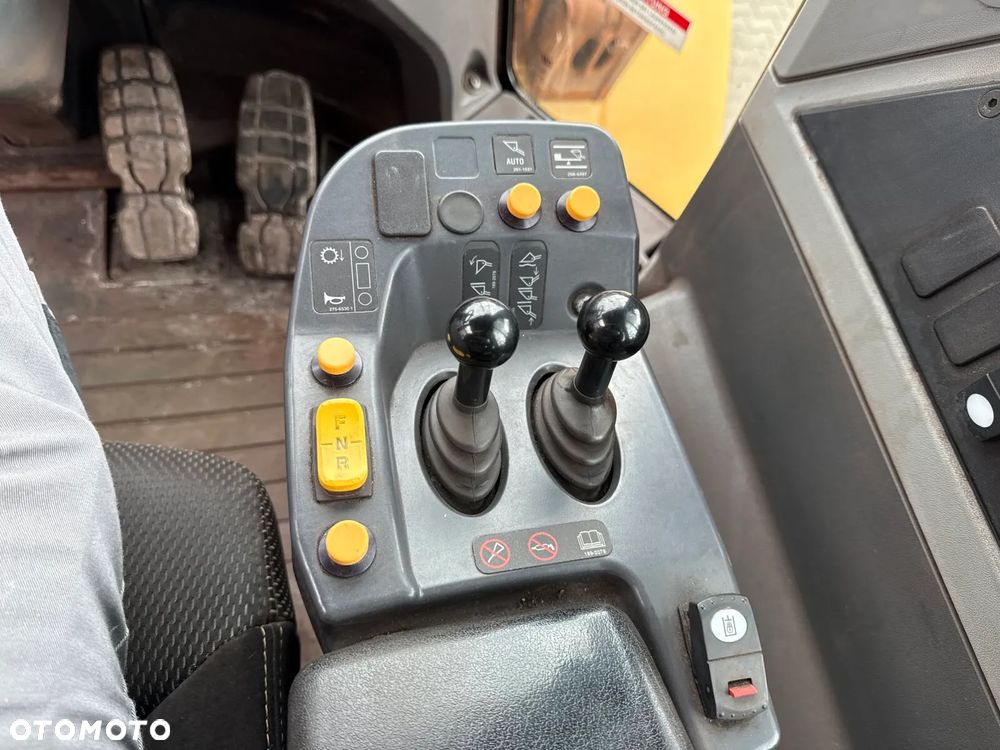 Caterpillar CAT 962M - 14