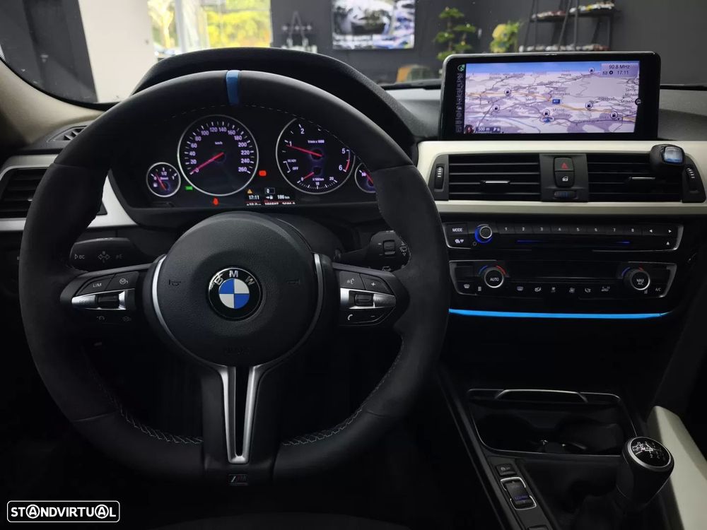 BMW 318 d Line Sport - 24