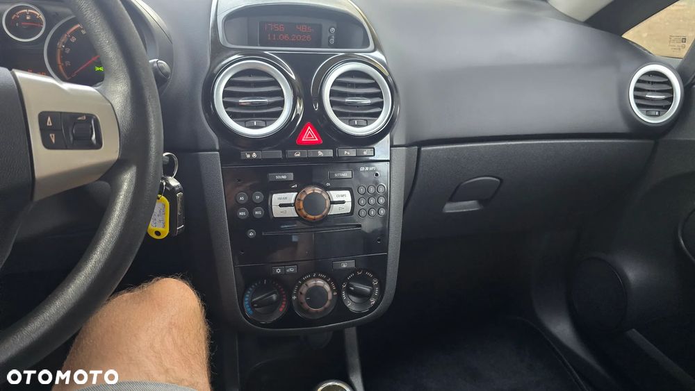Opel Corsa 1.4 16V Cosmo - 38