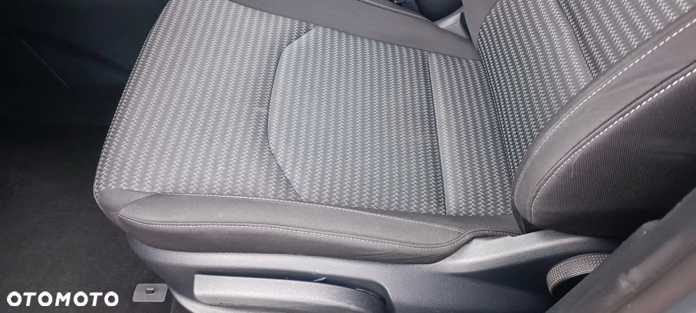 Kia Ceed - 10