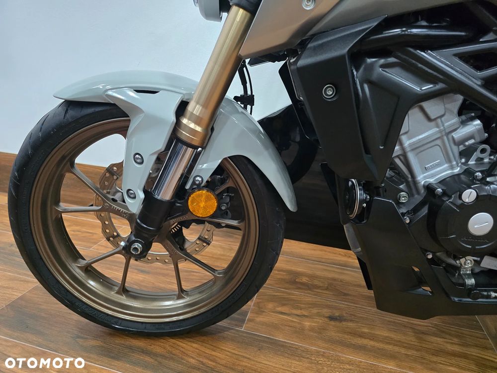 Honda CB - 12