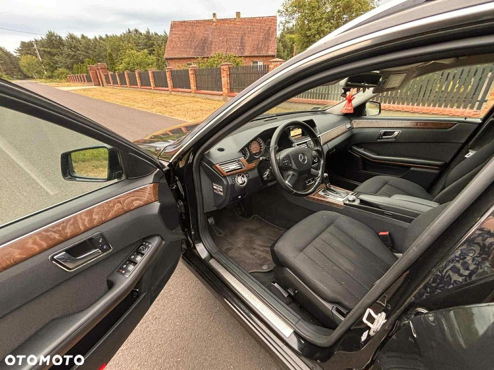 Mercedes-Benz Klasa E 220 CDI DPF BlueEFFICIENCY Automatik Avantgarde - 9